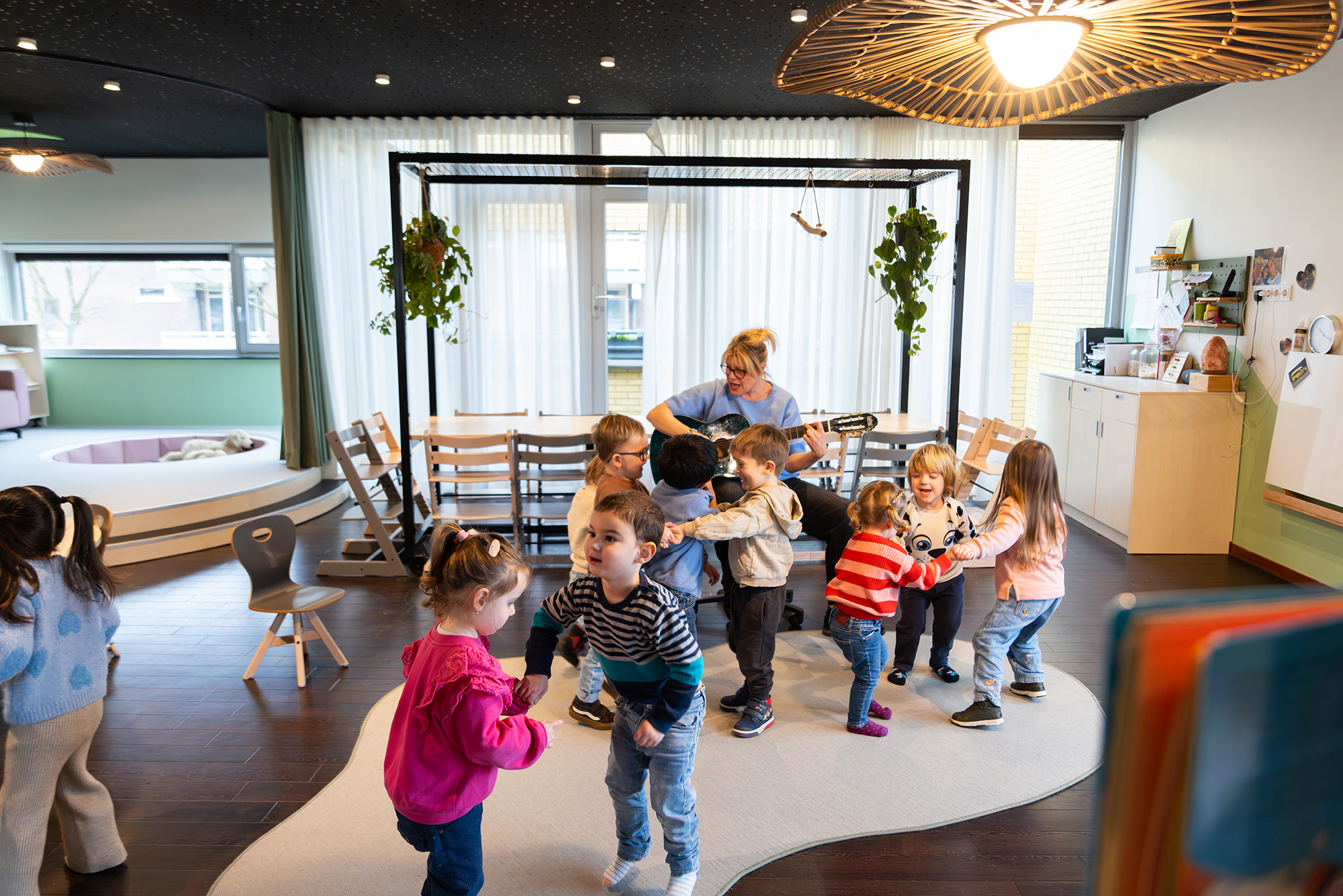 Samen dansen creatieve kinderopvang